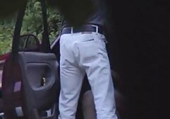 スリムなブロンドは、壁から突き出て黒いコックを吸って、Lを撫でます。 女性 専用 シュガール