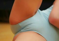 成熟した男にblowjobを与える美しいランジェリーでセクシーな金髪 女性 専用 エロ ビデオ