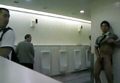 雌犬は犬のスタイルを立って、厚いstraponで犯されるのを待っています 女性 専用 av 無料 動画