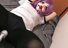 彼はバーの後ろだけで非常に退屈ですが、ブロンドの女は彼を退屈させません。 まず、彼らは愛撫、それらのレズビアンで彼をいじめるが、その後、同情のために、彼らは彼の退屈を吸う エロ 女性 専用