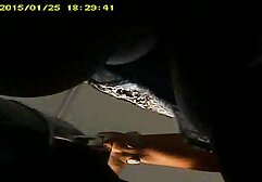 快適なパッド入りのソファの上に座って大きな魅力的な成熟したブロンドと軽快な指を取ってユニークなユーザー軽快な指を持っている彼女の濡れた穴 女性 専用 エロ サイト