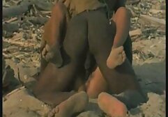 二つのセクシーなドイツ弄金髪の女の子に下着のベッド 女性 専用 アダ