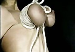 彼女はベッドの中に犬を入れて、彼女の豪華な体を絞った 無料 女性 専用 アダルト 動画