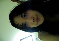 雌犬のお尻の猫の友人に台所のテーブル 女の子 専用 動画