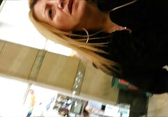 ポルノビデオでは、魅力的な成熟した観光客と車の中で犯さ若い女の子 女 専用 av